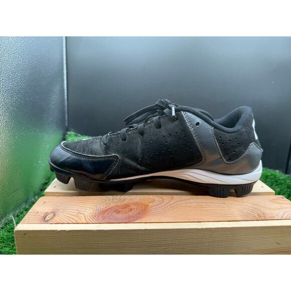 Under Armour- Black/ Gray - Cleats - Size 7.5M main image 2